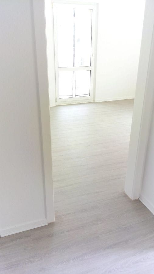 Sanierung von altem Steinholzestrich durch modernen Vinyl-Designklickbelag-07