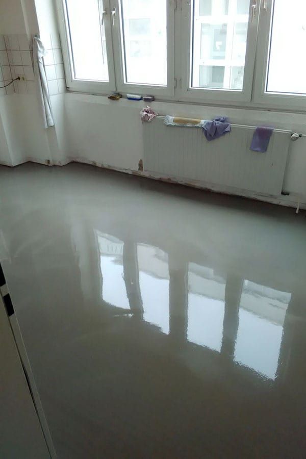 Komplette Wohnraum-Modernisierung: 150m² Designboden in Holzoptik inklusive Dekorfußleisten-bild-08